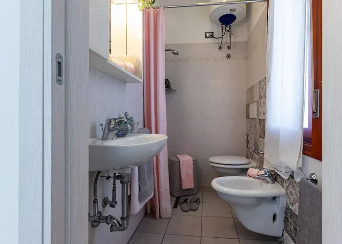 Bright Flat With Shared Garden Μπιμπιόνε