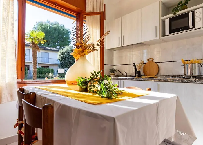 Bright Flat With Shared Garden Διαμέρισμα Μπιμπιόνε