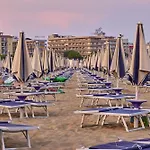 Bright Flat With Shared Garden Bibione
