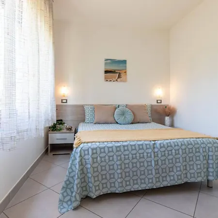 Bright Flat With Shared Garden Bibione