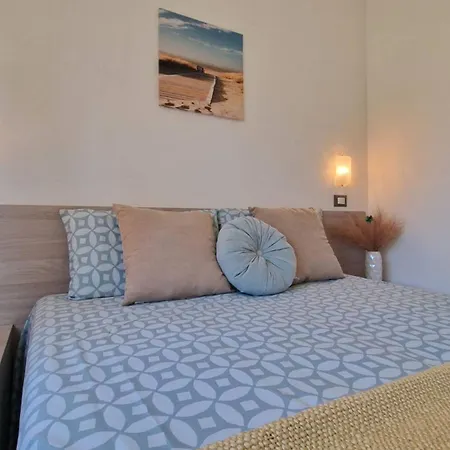 Bright Flat With Shared Garden Διαμέρισμα