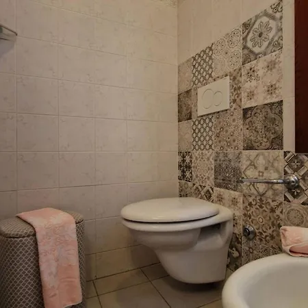 Bright Flat With Shared Garden Διαμέρισμα