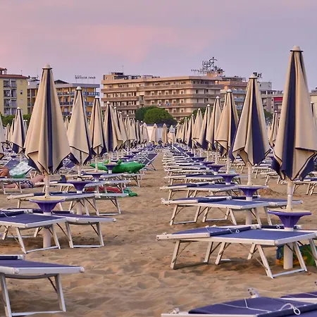 Bright Flat With Shared Garden Bibione