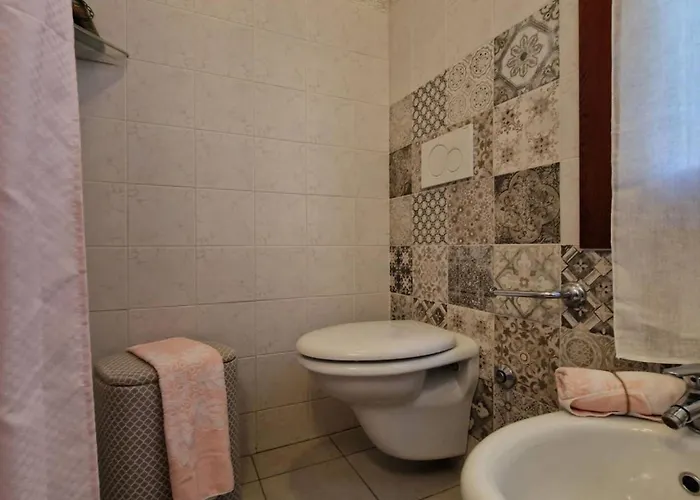 Bright Flat With Shared Garden דירה